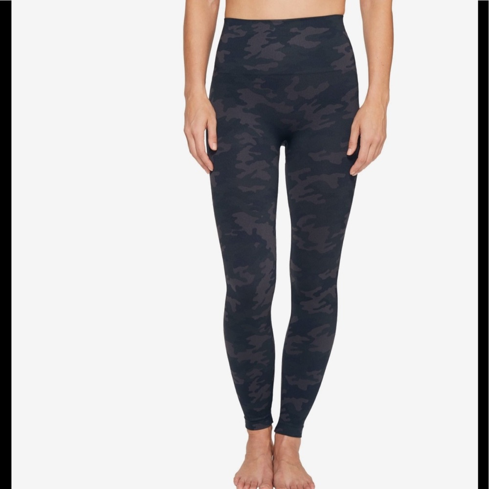 Spanx Look At Me Now Seamless Leggings size M